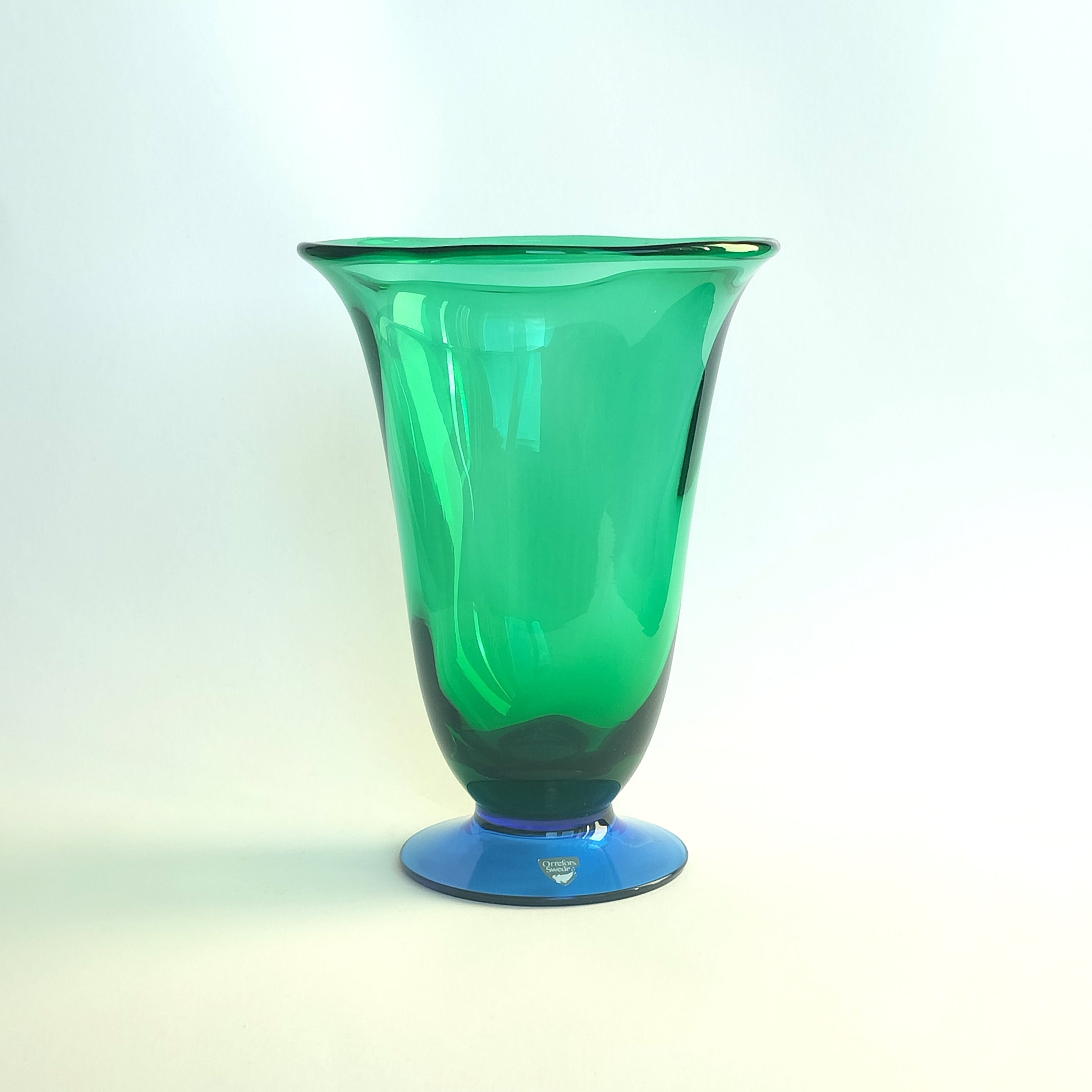 Second hand vas i glas från Orrefors, formgiven av Erika Lagerbielke